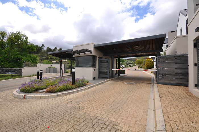 La Roche House For Sale: 3 bedrooms, infinity pool, scenic views, near Stellenbosch.