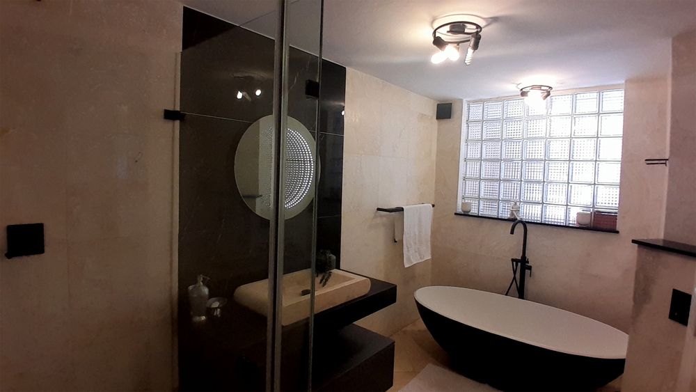 Shared full bathroom