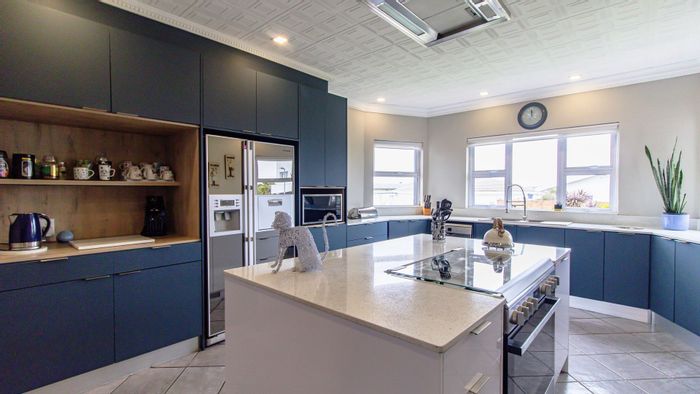 For Sale: House in Yzerfontein Rural with ocean views, spacious living, and ample parking.