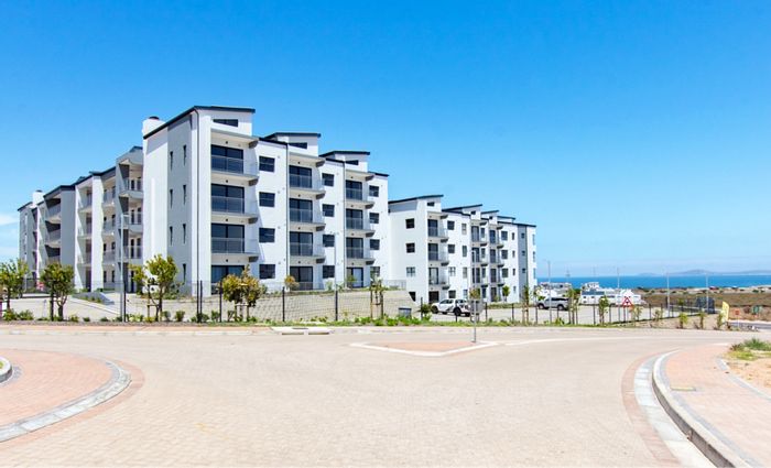 House for Sale in Olifantskop: 3 bedrooms, indoor braai, ocean views.