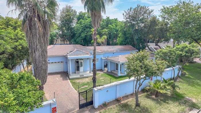 For Sale: House in Vorna Valley with pool, garden, flatlet, and staff quarters.