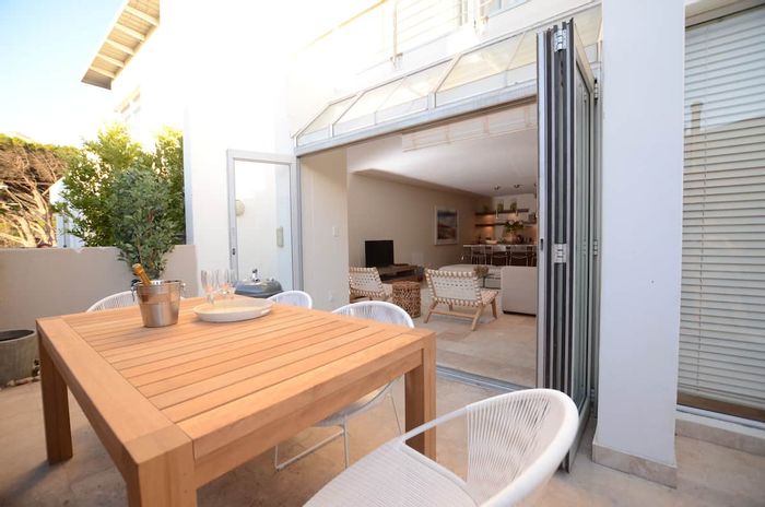 Camps Bay Apartment To Rent: Beach views, double garage, secure parking, spacious living.