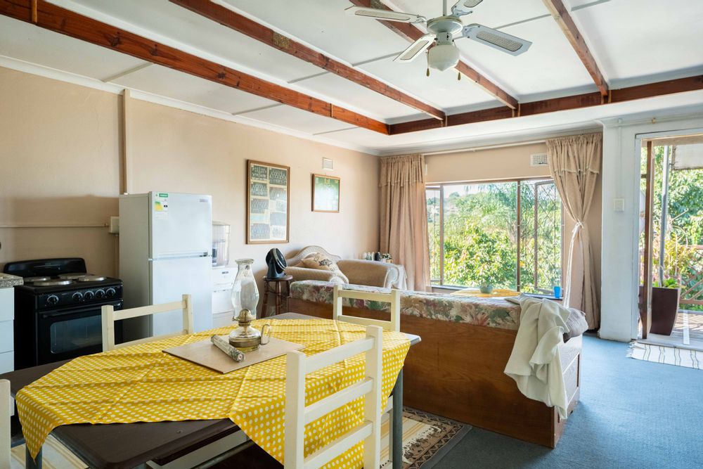 Flat 1 - Open plan living / kitchen area