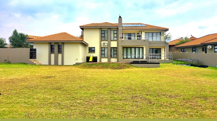 For Sale: House in Bankenveld Golf Estate with pool, spacious yard, and open-plan living.