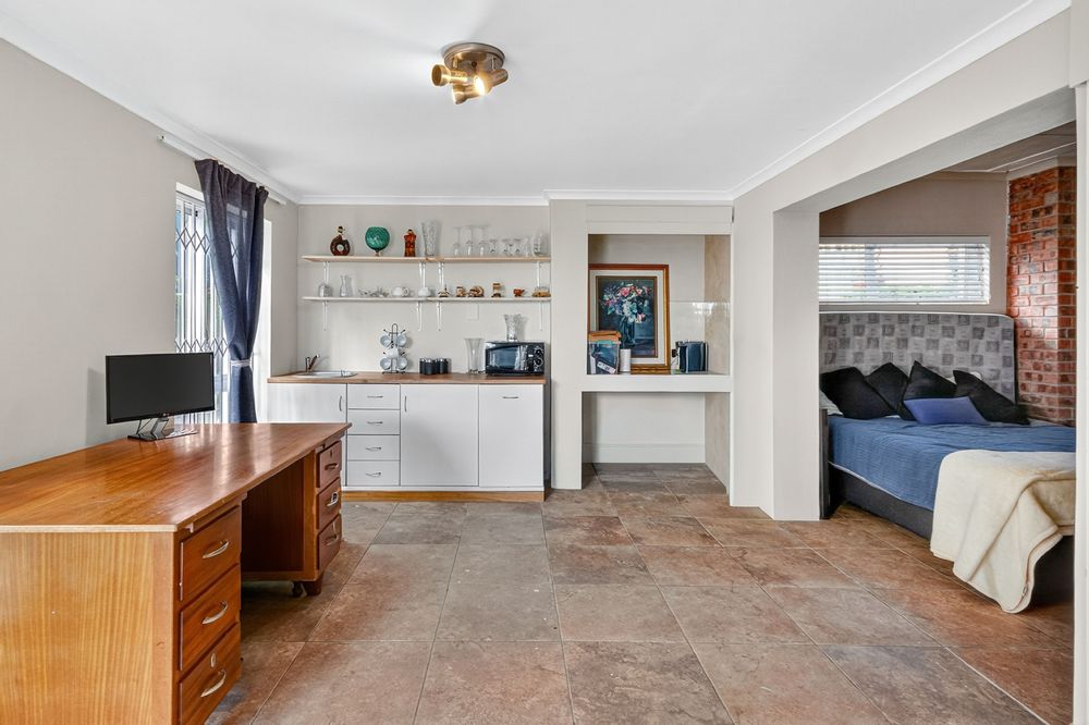 downstairs flatlet/teenage pad