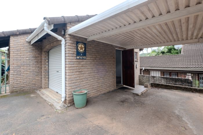 Sunningdale Apartment For Sale: Two bedrooms, garden, courtyard, garage, and versatile space.