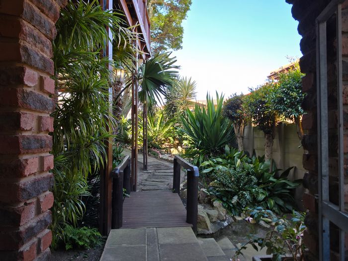 For Sale: House in Noorsekloof with garden, kloof views, and ample parking.