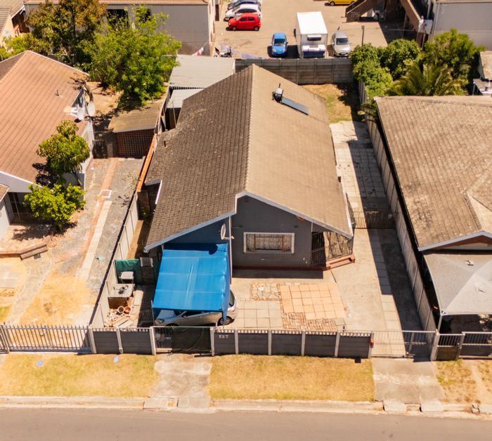 Belmont Park House For Sale: 4 bedrooms, spacious yard, close to schools and parks.