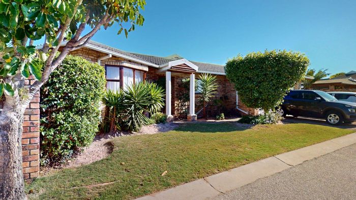 For Sale: Spacious Summerstrand Townhouse with garden, lapa, and double garage.