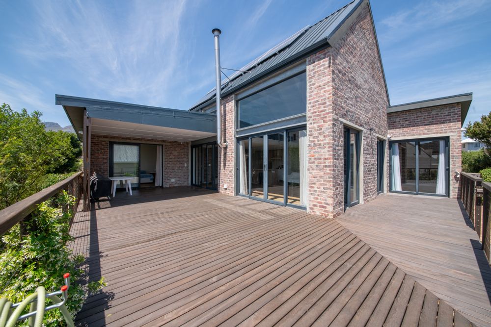 Outside wrap around deck