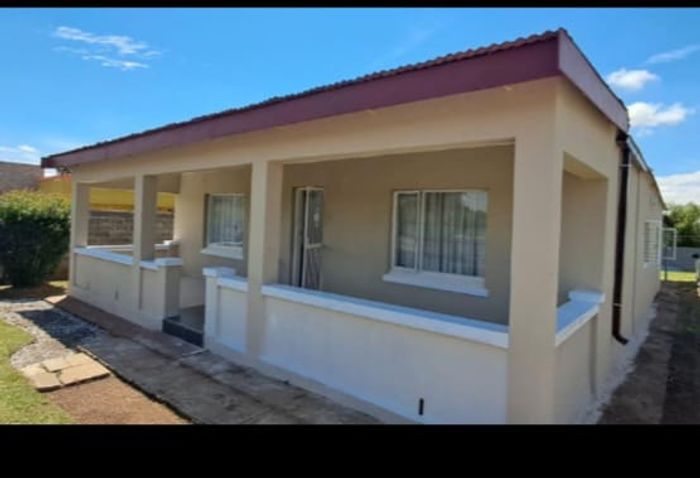 Lennoxton House For Sale: 3 Bedrooms, large land, development potential.