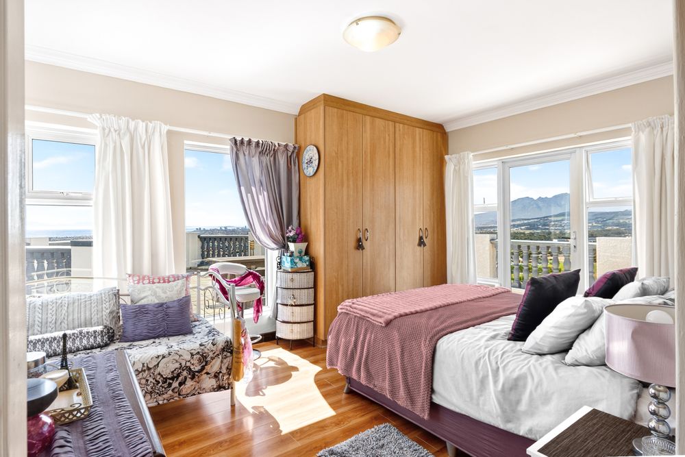 Spacious bedroom with private retreat