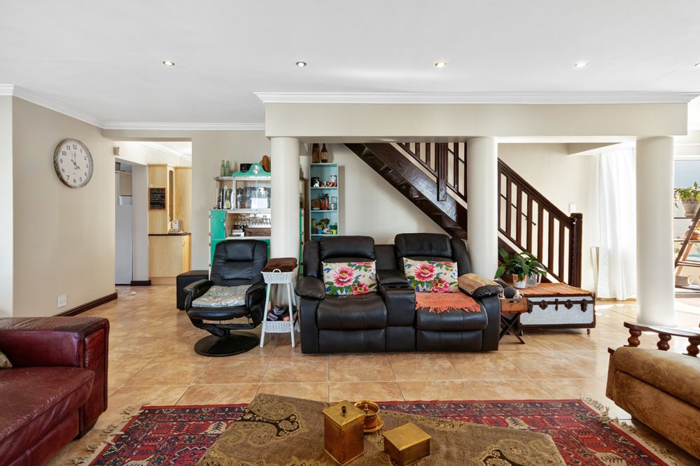 TV Lounge leading to the Kitchen