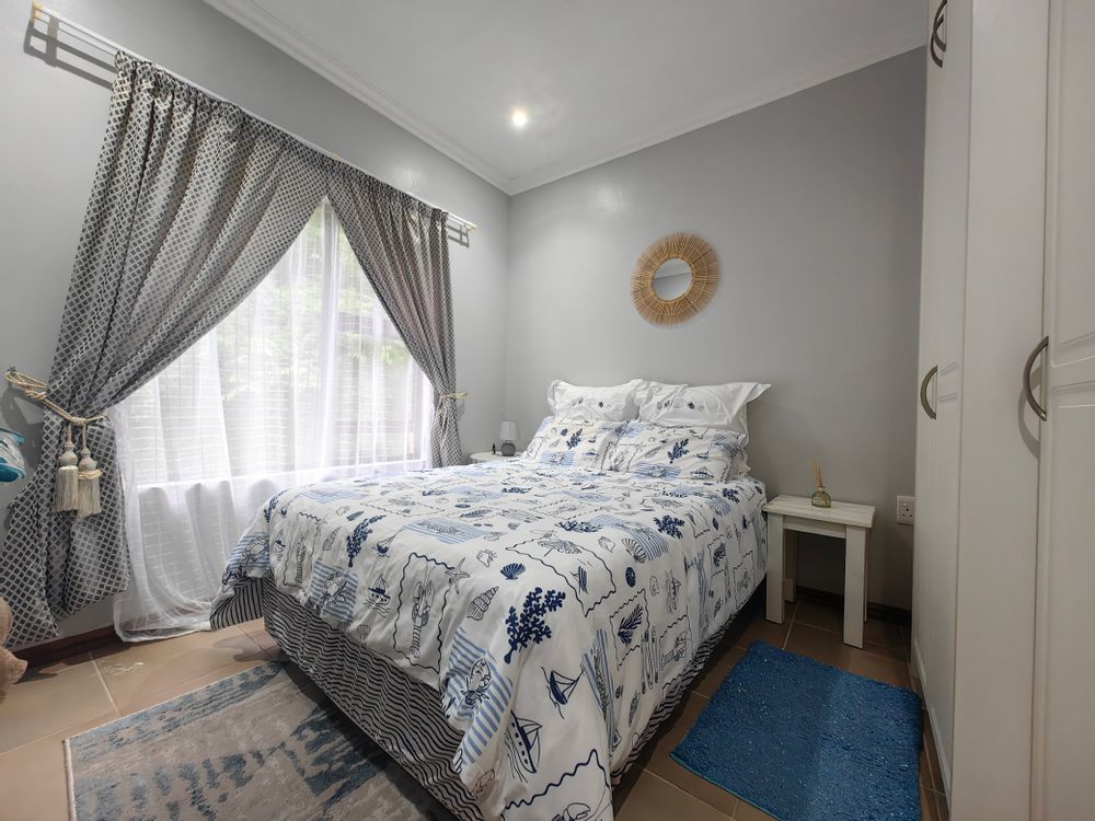 2nd bedroom with built-in cupboards