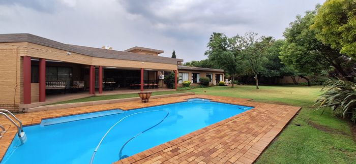 For Sale: House in Vanderbijlpark Central with pool, generator, and spacious living areas.