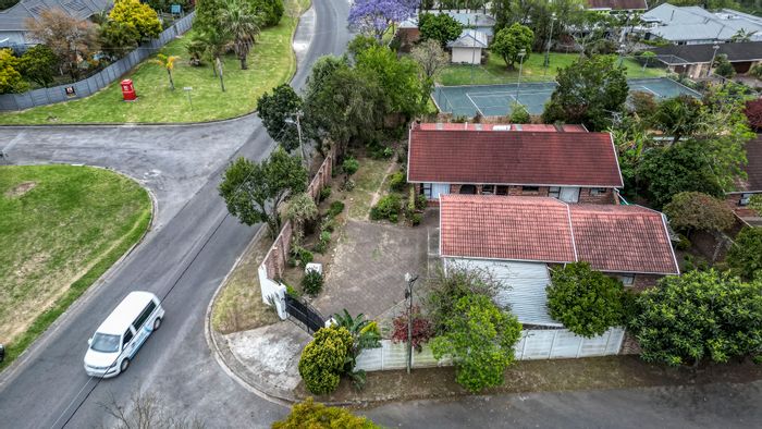 Nahoon Valley House For Sale: 4 bedrooms, bachelor flat, ample parking, easy-care garden.