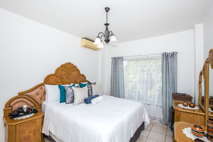 Umbilo Apartment To Rent: 2.5 Bedrooms, prepaid electricity, near King Edward Hospital.