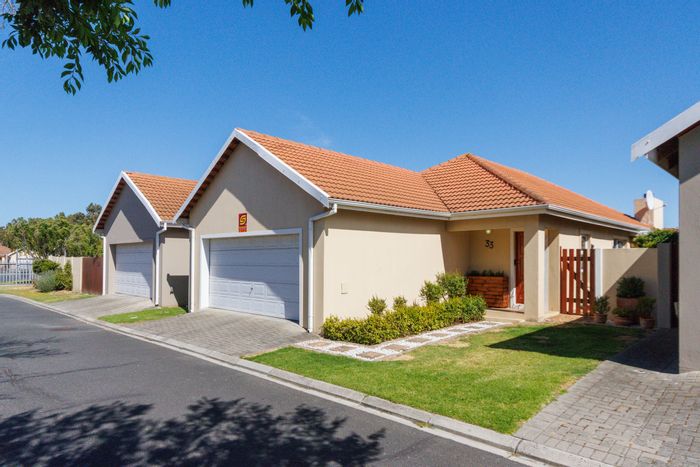 House for Sale in Onverwacht: 3 beds, indoor braai, secure estate amenities.