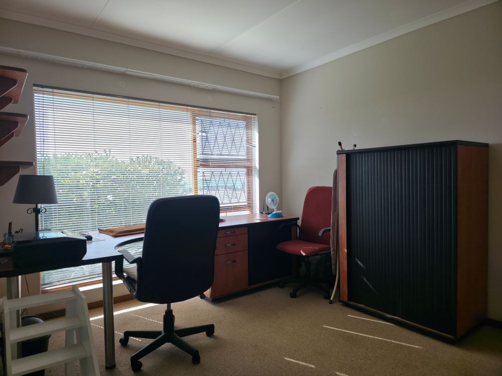 Another guest bedroom