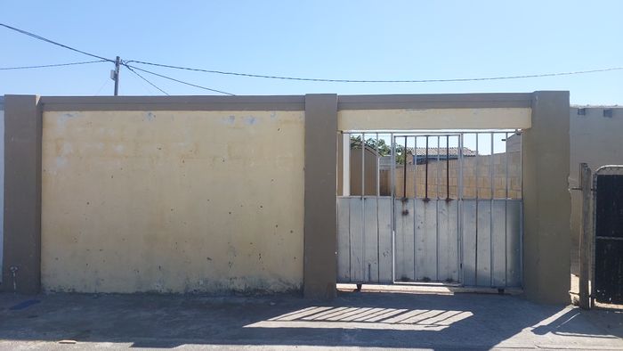 Park Village House For Sale: 2 bedrooms, secure parking, close to amenities.