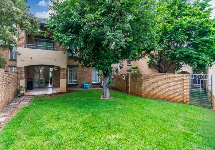 Ground Floor 2-Bedroom Townhouse in Die Hoewes - For Sale, No Loadshedding!