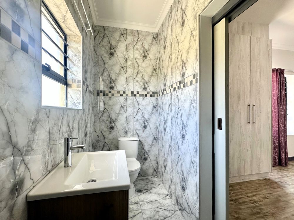 Flatlet En-suite Bathroom