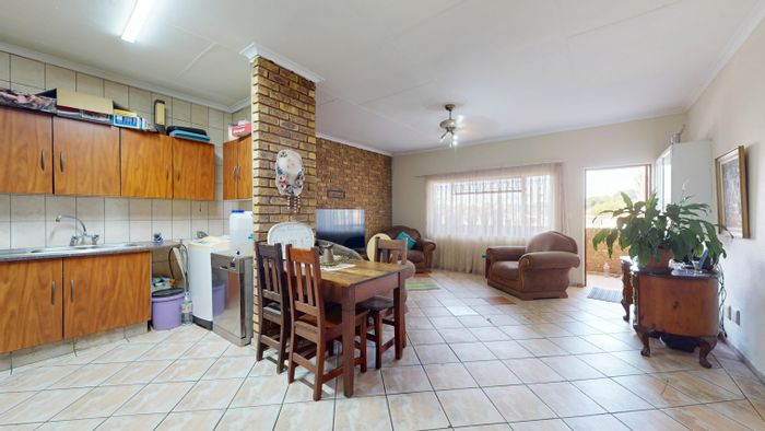 Witfield Townhouse For Sale: 3 beds, balcony, communal braai, secure complex.