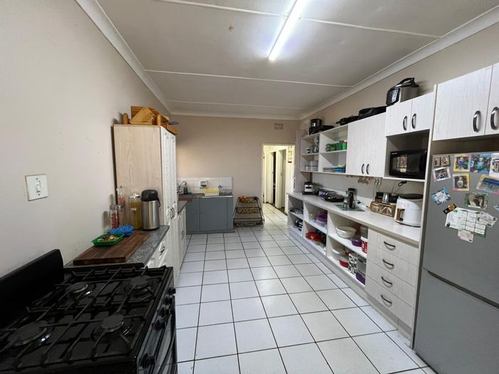 Rensburg House For Sale: 3 bedrooms, spacious yard, near shops, great potential.