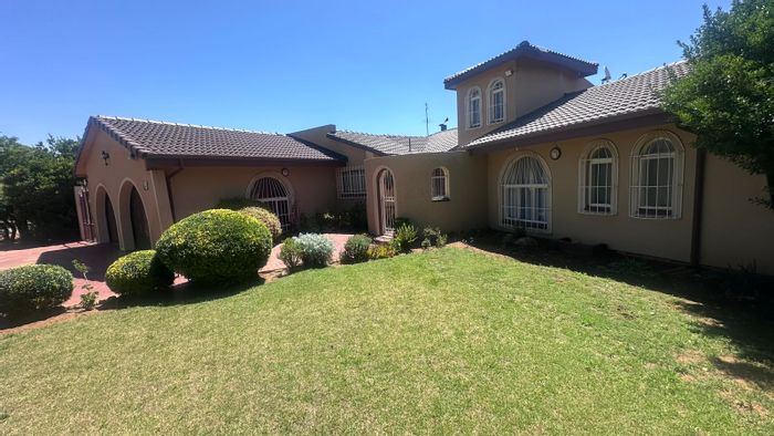 Mackenzieville House For Sale: 4 Bedrooms, Double Garage, Lapa, Close to Schools.