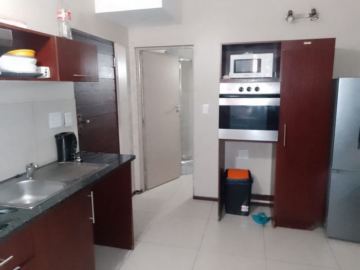 Braamfontein Apartment For Sale: 1 Bed, 24-hour security, near Wits University.