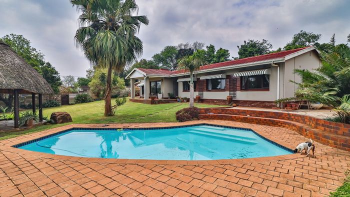 For Sale: Spacious 4-bedroom house in Epworth with pool, garage, and staff accommodation.
