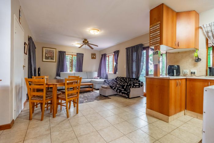 2-Bed House To Rent in Rouken Glen with balcony, garage, and office space.