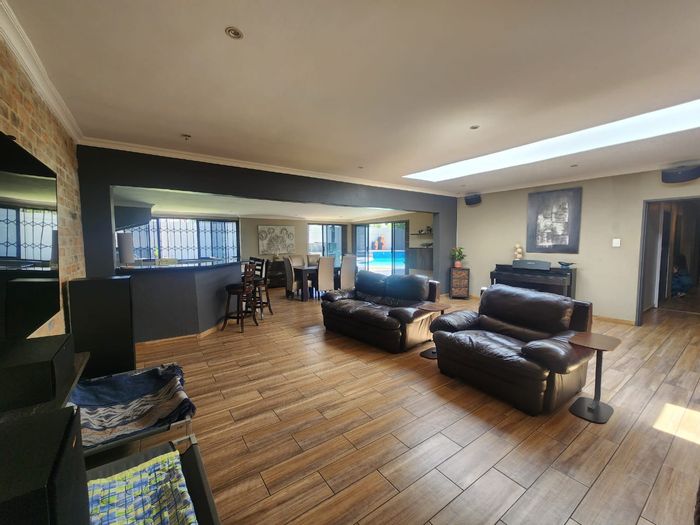 House For Sale in Van Riebeeck Park: Off-grid, pool, staff quarters, 3 garages.