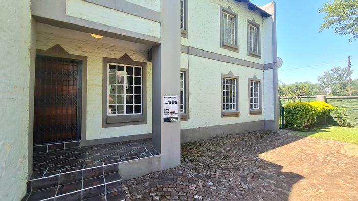 2-Bedroom Townhouse To Rent in Louis Trichardt Central, with courtyard and garage.