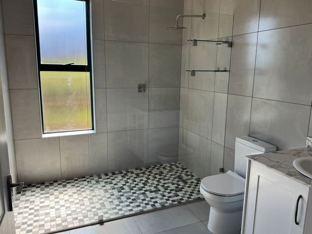 Flatlet shower room.
