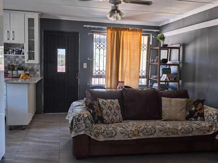 For Sale: Townhouse in Sea View with 2 bedrooms, patio, and covered parking.