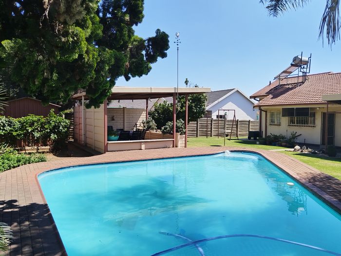 Vanderbijlpark Se 7 House For Sale: 4 beds, pool, spacious garden, secure parking.