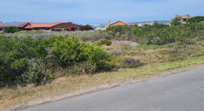 For Sale: 733m² Vacant Land in Boggomsbaai, near beach and golf course.