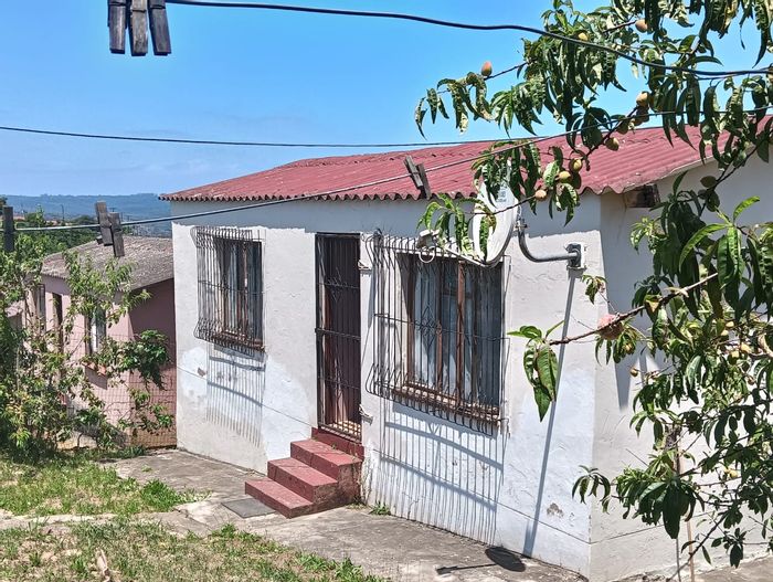 House for Sale in Mdantsane Nu 14: 2 Bedrooms, spacious yard, renovation potential.