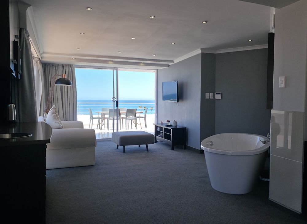 With open en-suite bathroom