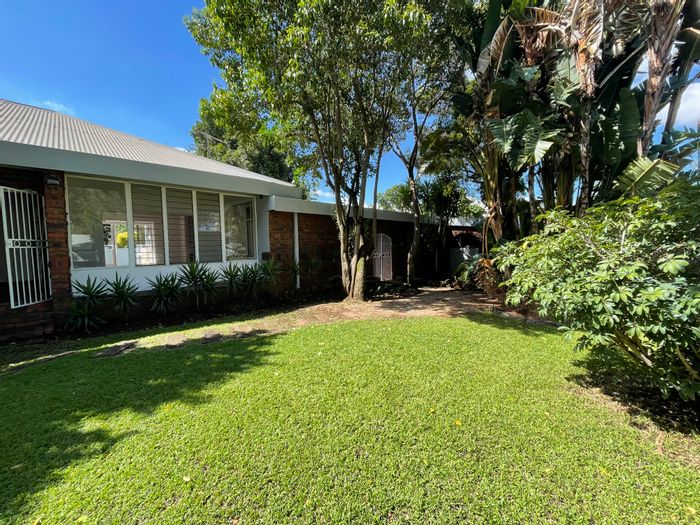 Menlo Park House For Sale: Income potential, solar power, and customizable layout.