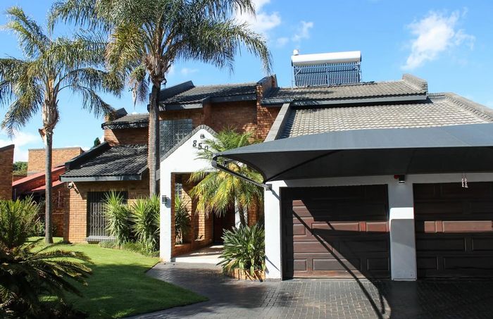 For Sale: 5-bedroom house in Moreleta Park with pool, inverter, and security features.