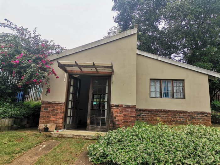 Cottage To Rent in Clarendon: 1 bedroom, en-suite, open plan, undercover parking.