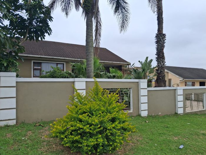 5-Bedroom House To Rent in Haven Hills with double garage and spacious yard.