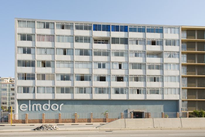 Furnished 1-bedroom apartment in Humewood, secure parking, communal laundry access. To Rent.