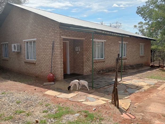 3-Bedroom House To Rent in Swartruggens Central with garden, pool, and playground.