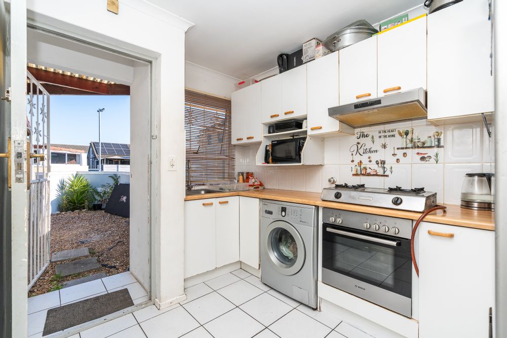 Kitchen to front yard