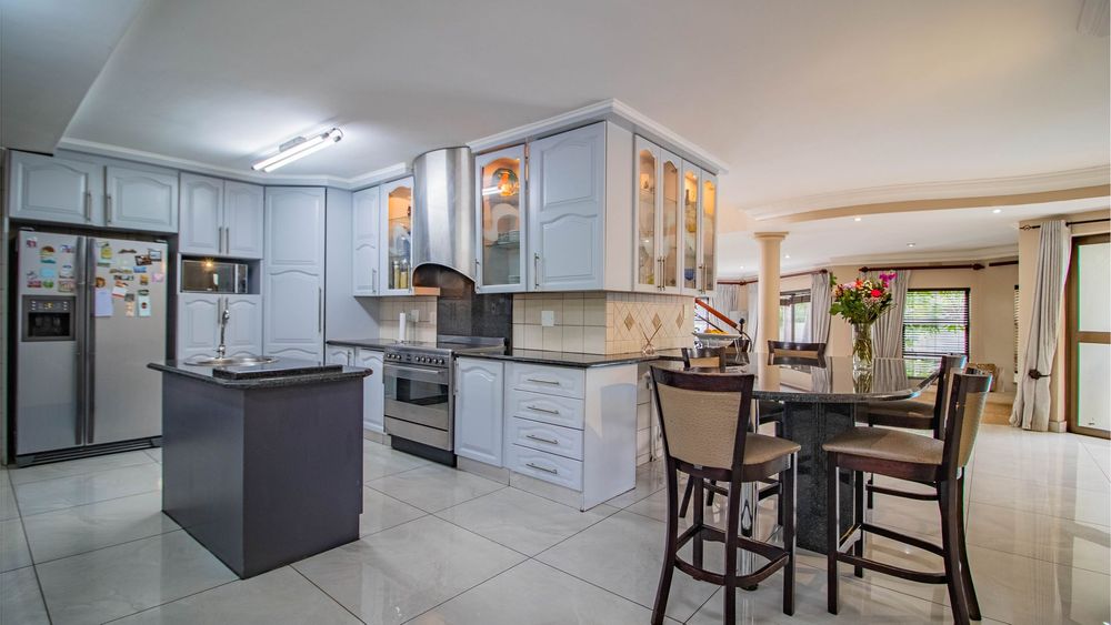 Open plan kitchen with central island and breakfast nook