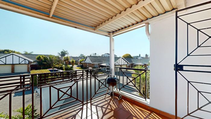 For Sale: Townhouse in Beyers Park with 24-hour security, pool, and play area.
