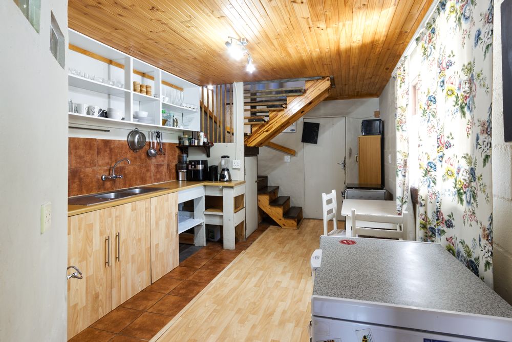 the flat's kichen area